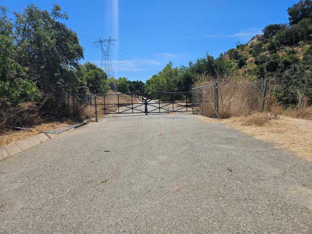 Deer Canyon Park gate 